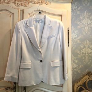 White blazer size 10 Tahari